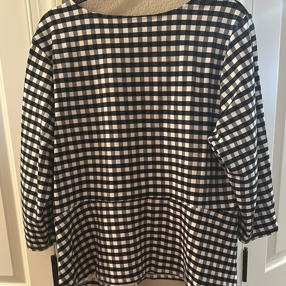 Girls With Curves Black and White Checkered Stretch Top. XL - Picture 7 of 9